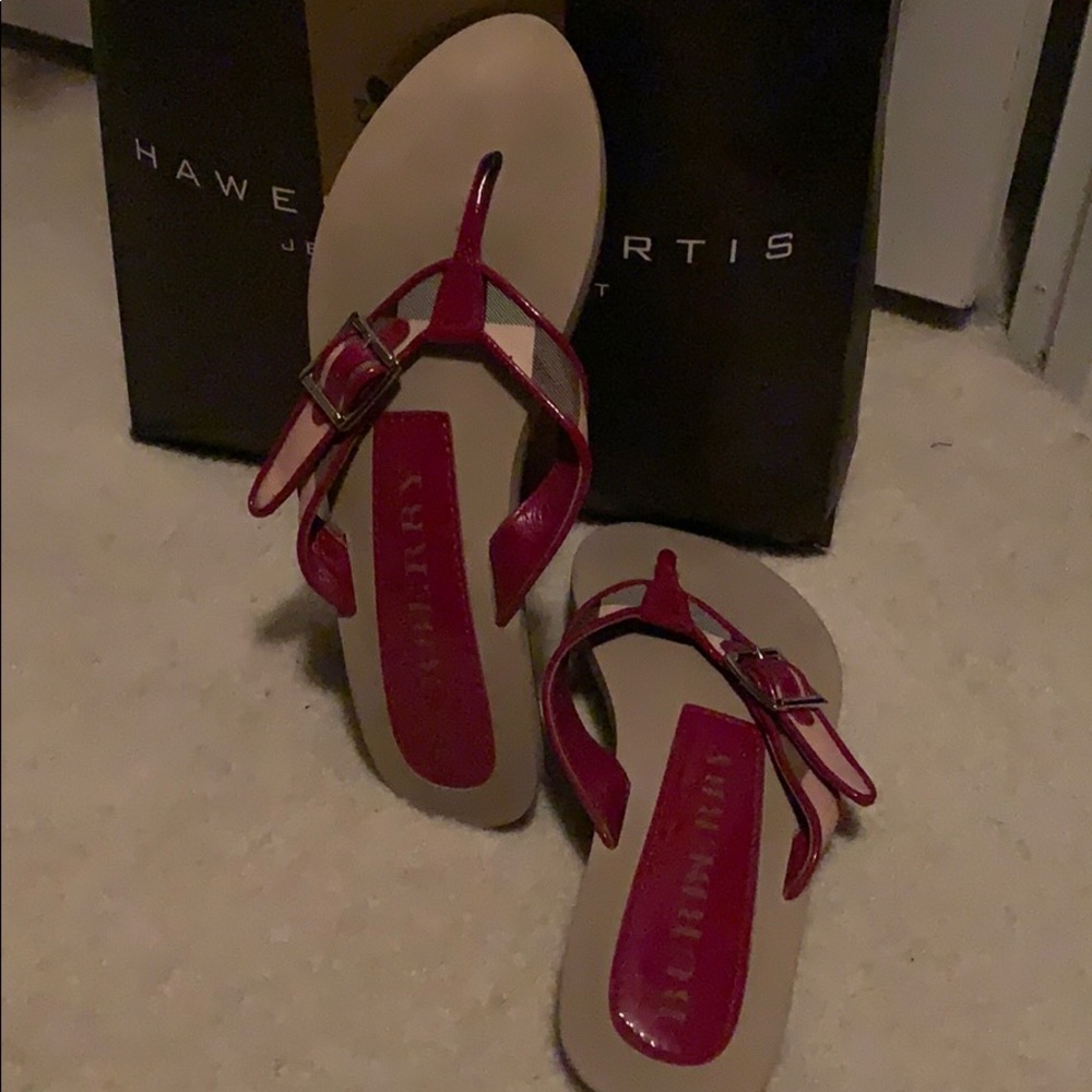 Burberry sandals size 8